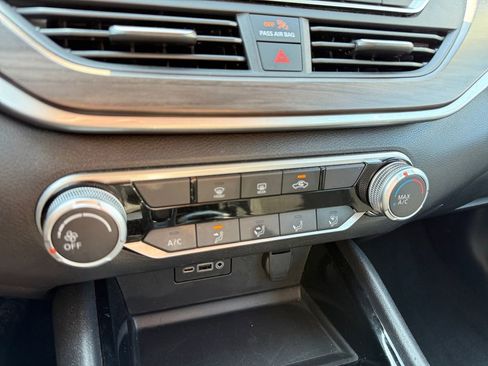 Used 2024 Nissan Altima 2.5 SV image 35