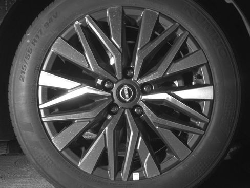 Used 2025 Nissan Altima 2.5 SV FWD image 13