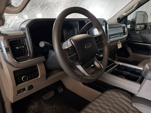 Used 2025 Ford F250 Platinum w/ Platinum Plus Package image 8