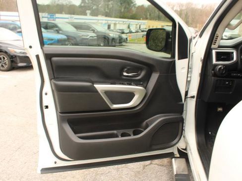 Used 2017 Nissan Titan SV RWD image 16