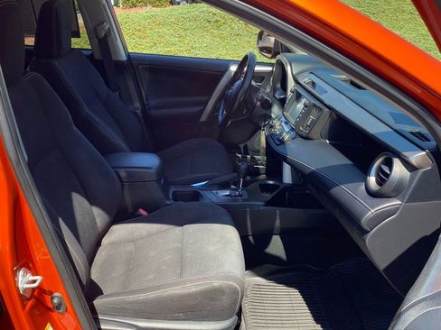 Used 2016 Toyota RAV4 XLE AWD/4WD image 17