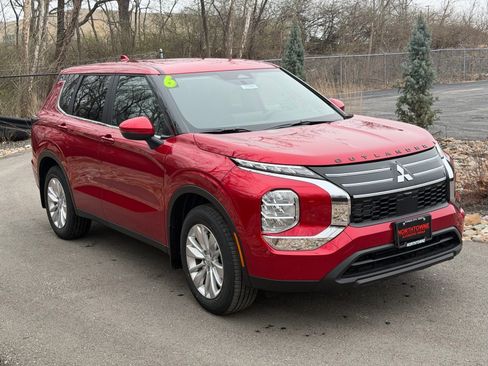 New 2026 Mitsubishi Outlander ES image 7