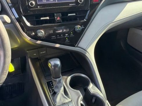Used 2022 Toyota Camry SE FWD image 10