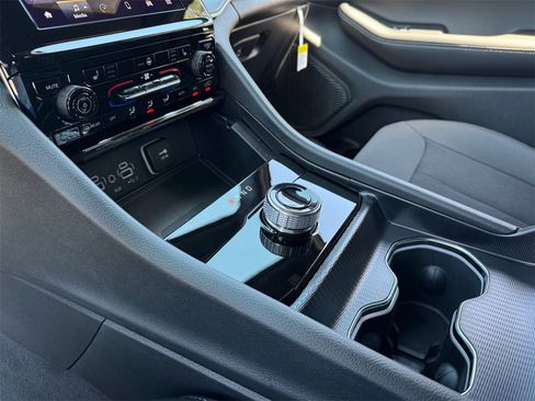 New 2025 Jeep Grand Cherokee L Laredo w/ Luxury Tech Group I image 27