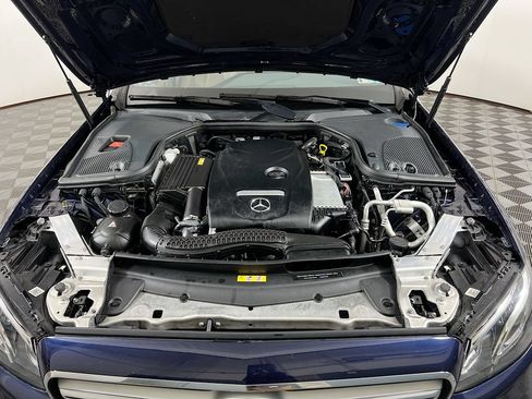 Used 2017 Mercedes-Benz E 300 4MATIC image 32