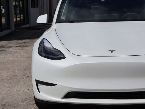 Used 2024 Tesla Model Y Long Range AWD/4WD image 13