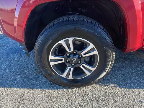 Used 2019 Toyota Tacoma TRD Sport image 10