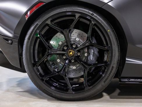 Used 2025 Lamborghini Revuelto image 30