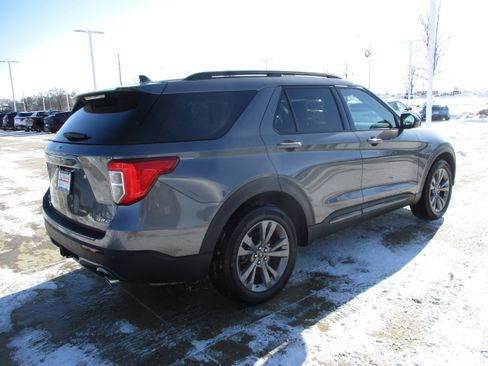 Used 2023 Ford Explorer XLT w/ Equipment Group 202A image 8