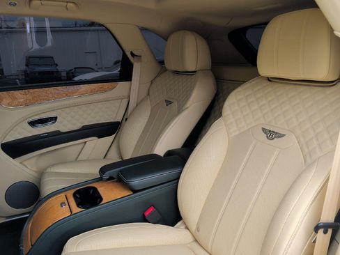 Used 2021 Bentley Bentayga Speed AWD/4WD image 12