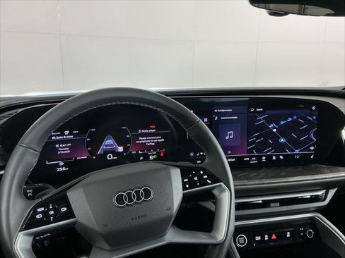 Used 2025 Audi Q5 Premium w/ 19" Wheel Package AWD/4WD image 12