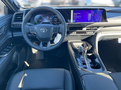 New 2025 Toyota Crown Signia image 18