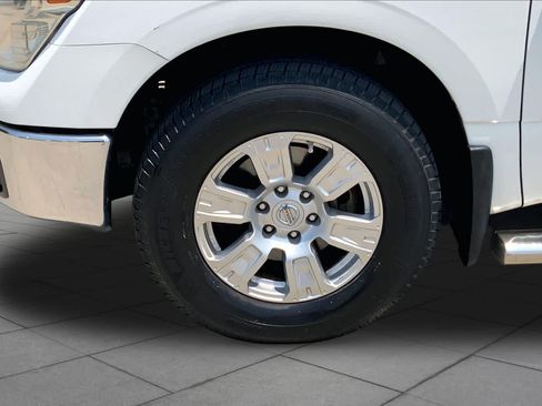 Used 2017 Nissan Titan SV RWD image 10
