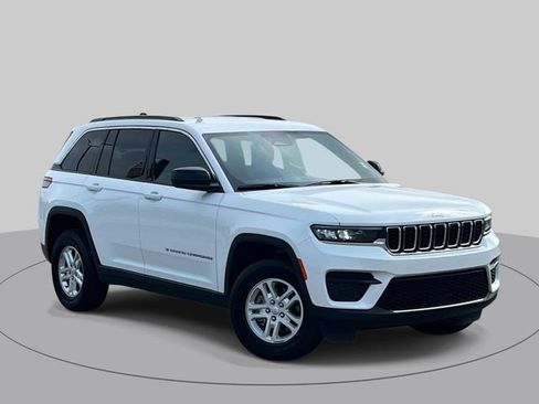 Used 2025 Jeep Grand Cherokee Laredo w/ Luxury Tech Group I RWD image 1