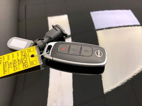 Certified 2025 Nissan Kicks SV image 10