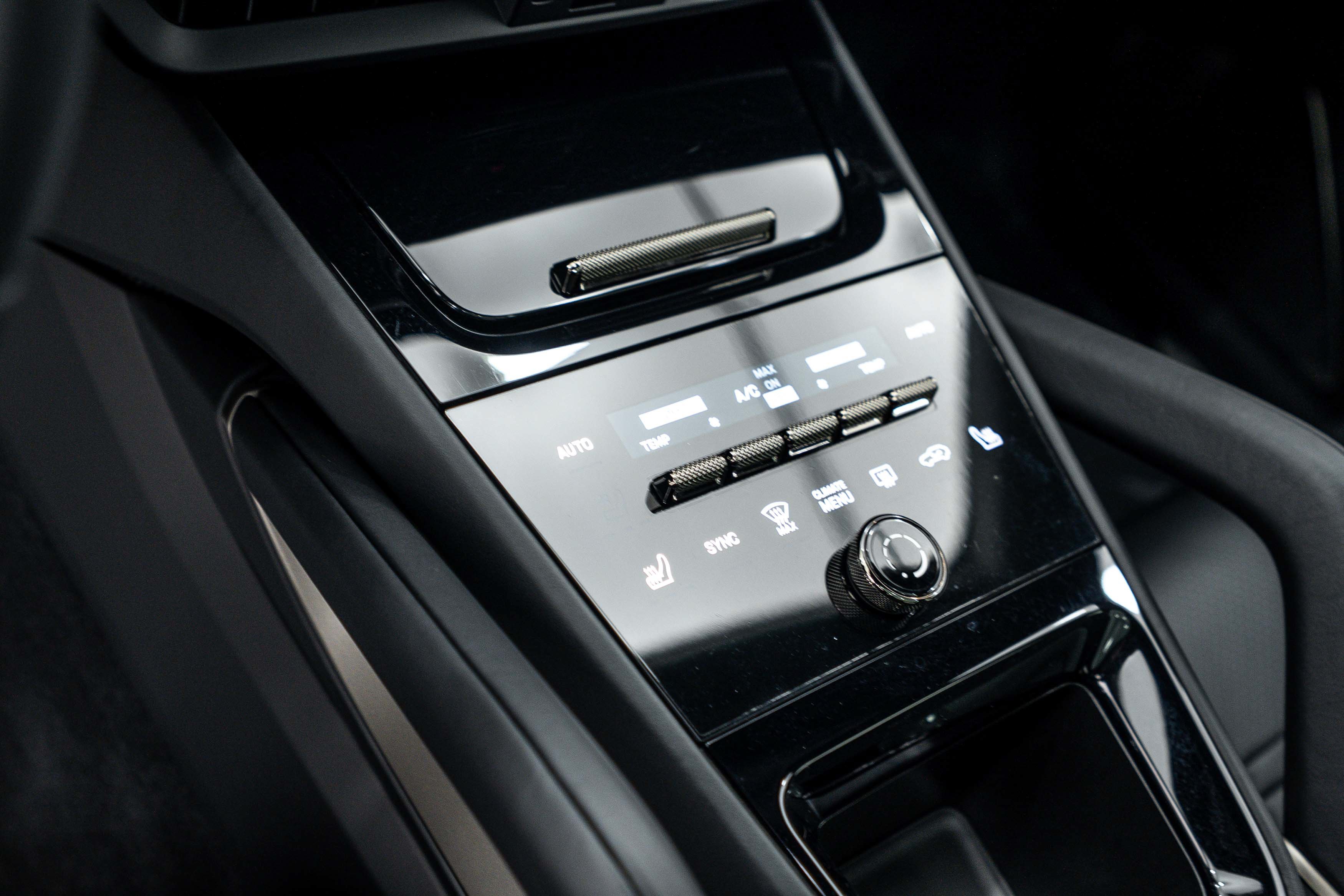 Certified 2025 Porsche Cayenne Turbo AWD/4WD image 17