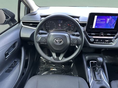 Used 2025 Toyota Corolla LE FWD image 11