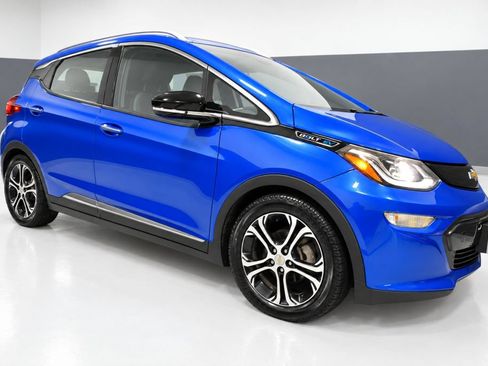 Used 2017 Chevrolet Bolt Premier w/ Driver Confidence II Package FWD image 7