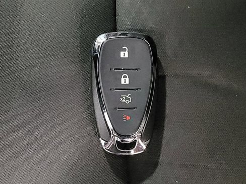 Used 2017 Chevrolet Malibu LT image 32