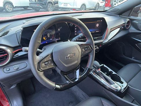 Used 2026 Chevrolet Trax RS w/ Sunroof Package FWD image 4