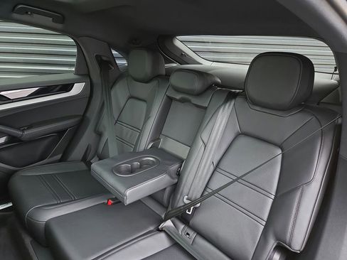 Certified 2026 Porsche Cayenne Coupe AWD/4WD image 16