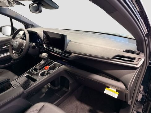 New 2026 Toyota Sienna XLE Woodland Edition AWD/4WD image 24