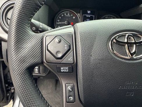 Certified 2022 Toyota Tacoma TRD Off-Road image 27