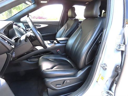Used 2017 Lincoln MKX Premiere FWD image 9