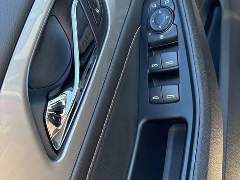 Used 2020 Chevrolet Traverse LT image 9