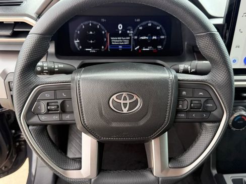 Used 2024 Toyota Tacoma TRD Off-Road AWD/4WD image 15