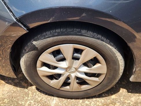 Used 2016 Toyota Corolla L FWD image 3