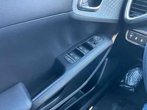Used 2025 Kia Soul LX w/ LX Technology Package image 20
