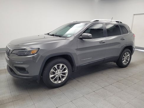 Used 2021 Jeep Cherokee Latitude Plus w/ Mopar Interior Package AWD/4WD image 2