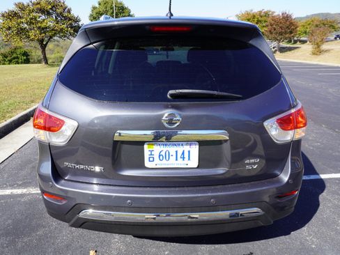 Used 2013 Nissan Pathfinder SV image 10