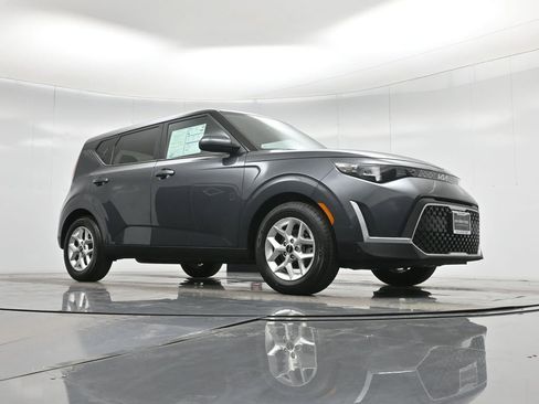 Used 2023 Kia Soul LX w/ Option Group 015 FWD image 46