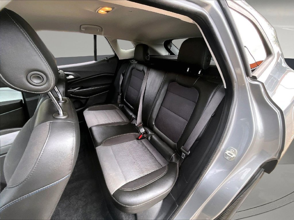 Used 2024 Chevrolet Trax LT w/ Driver Confidence Package FWD image 24