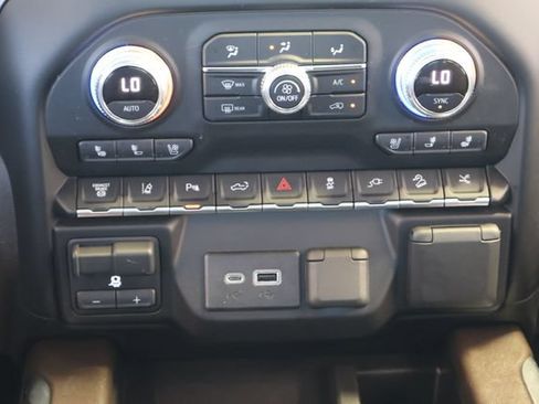 Used 2022 GMC Sierra 3500 Denali AWD/4WD image 21
