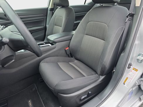 Used 2024 Nissan Altima 2.5 SV image 14