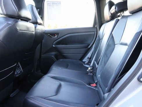 Used 2025 Subaru Forester Touring image 19