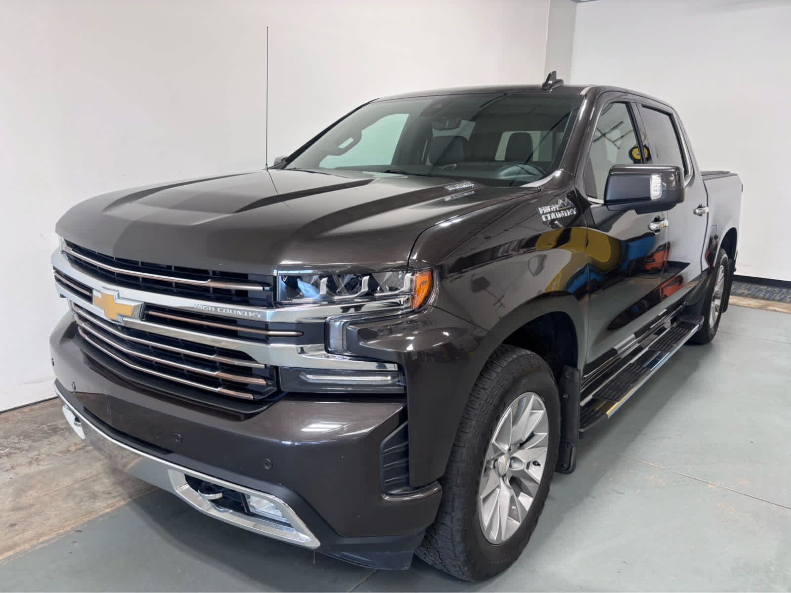 Used 2021 Chevrolet Silverado 1500 High Country w/ Technology Package AWD/4WD image 1
