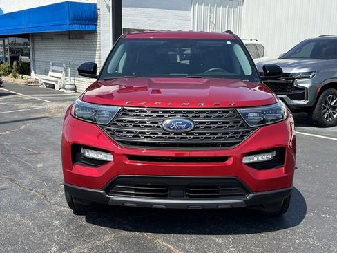 Used 2022 Ford Explorer XLT w/ Equipment Group 202A image 2