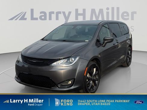 Used 2019 Chrysler Pacifica Touring Plus w/ S Appearance Package FWD image 1