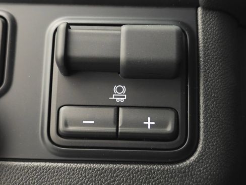 New 2025 Chevrolet Suburban Z71 w/ Z71 Off-Road Package image 10