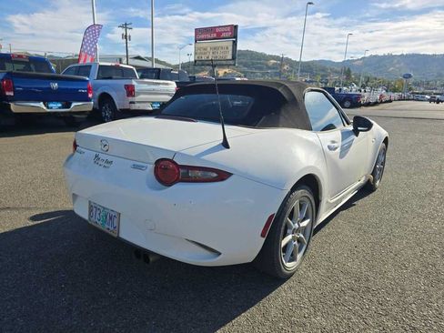 Used 2017 MAZDA MX-5 Miata Sport RWD image 17