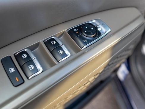 Used 2025 Kia Carnival EX image 27