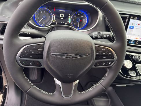 New 2026 Chrysler Pacifica Select image 16