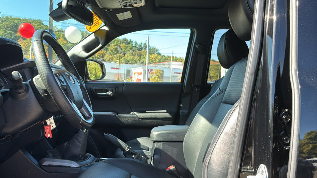Certified 2023 Toyota Tacoma TRD Off-Road w/ TRD Premium Off Road Package AWD/4WD image 10