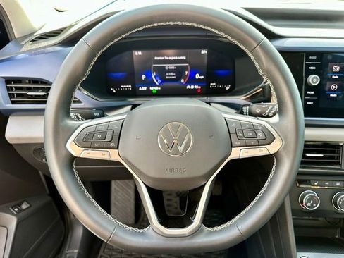 Certified 2022 Volkswagen Taos SE FWD image 31