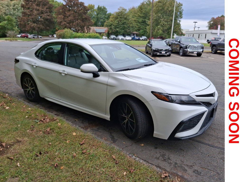 Used 2021 Toyota Camry SE w/ Carpet Mat Package (TMS) FWD image 4