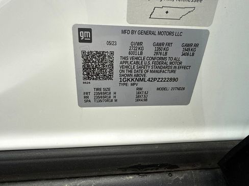 Used 2023 GMC Acadia SLT FWD image 8